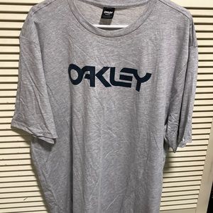 Oakley T-shirt